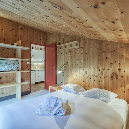 Apartament Apt Le Grenier Ski-In/Ski-Out Views, Sleeps 7 - Happy Rentals Chamonix