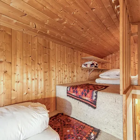 Apt Le Grenier Ski-In/Ski-Out Views, Sleeps 7 - Happy Rentals *