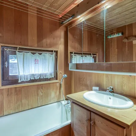 Apt Le Grenier Ski-In/Ski-Out Views, Sleeps 7 - Happy Rentals Apartament