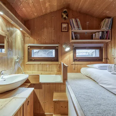 Apt Le Grenier Ski-In/Ski-Out Views, Sleeps 7 - Happy Rentals Apartament Chamonix