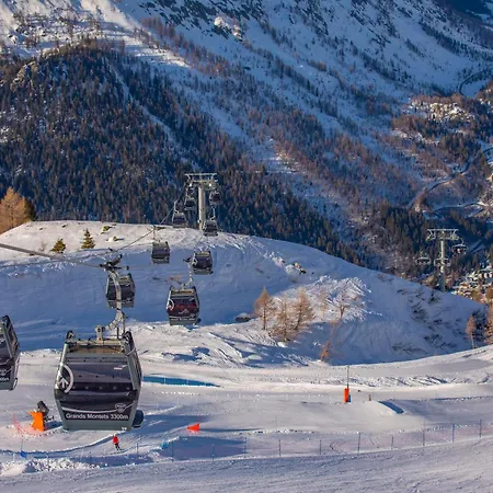 Apartament Apt Le Grenier Ski-In/Ski-Out Views, Sleeps 7 - Happy Rentals *
