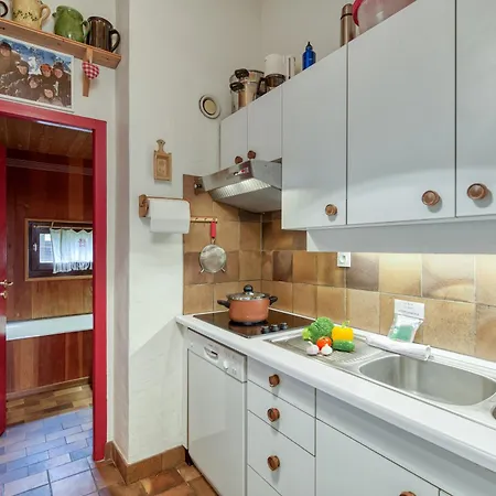 Apt Le Grenier Ski-In/Ski-Out Views, Sleeps 7 - Happy Rentals Apartament Chamonix