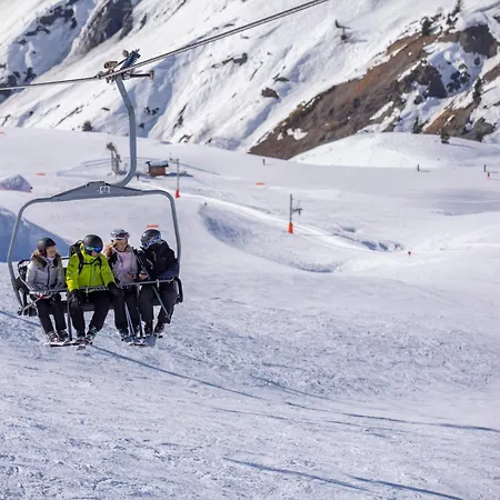 Apartament Apt Le Grenier Ski-In/Ski-Out Views, Sleeps 7 - Happy Rentals