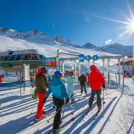 Apt Le Grenier Ski-In/Ski-Out Views, Sleeps 7 - Happy Rentals Apartament *